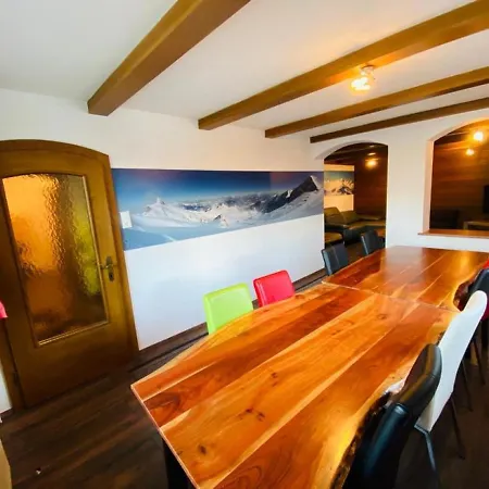 House Auer - By Four Seasons بيت للعطل *