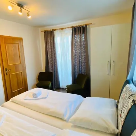 House Auer - By Four Seasons بيت للعطل *